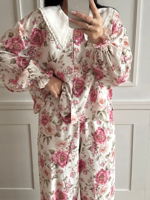 KOMPLET DOMOWY W KWIATY Z KOŁNIERZYKIEM ROSALINA DREAM SPODNIE