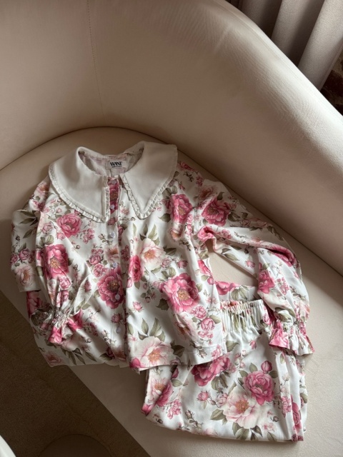 KOMPLET DOMOWY W KWIATY Z KOŁNIERZYKIEM ROSALINA DREAM SPODNIE