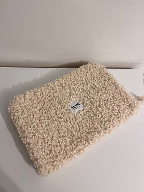 POKROWIEC NA LAPTOPA ECRU POKROWIEC NA LAPTOPA ECRU